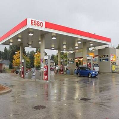 ESSO STATION & 3 +2 BED ROOM BUNGALOW FOR SALE