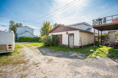 Prime Location Commercial Office Space for Sale in Thessalon with large Residential unit above! Garage as well, Downtown location.