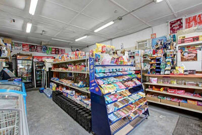 C-STORE WITH PROPERTY & 3 APARTMENTS IN NIAGARA