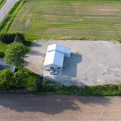 Country Property with Garage for Sale