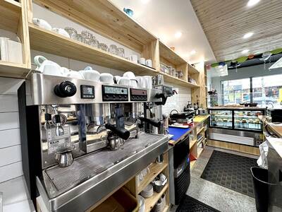 Newly Renovated Cafe Business in A Prime Location on Commercial Drive（2017 Commercial Drive)