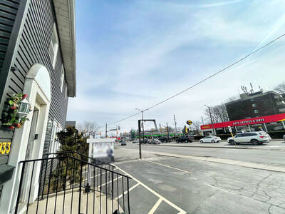Commercial Property Facing the Busiest Tourist street in Niagara